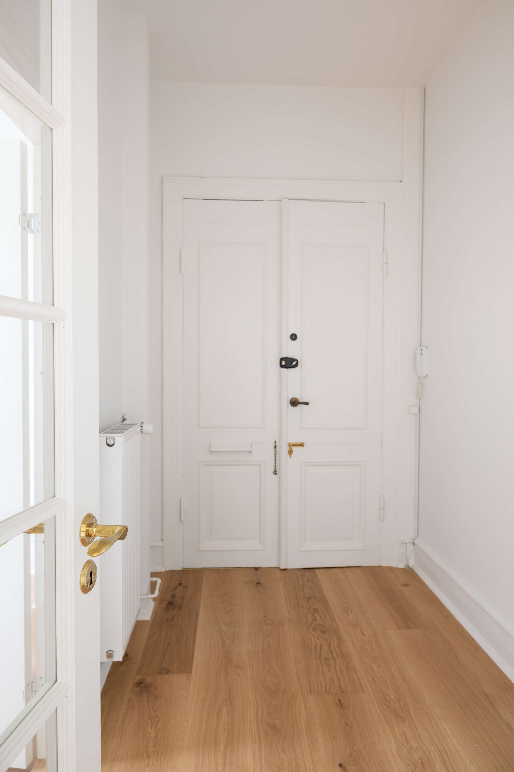 Entré mod hoveddøren efter totalrenovering