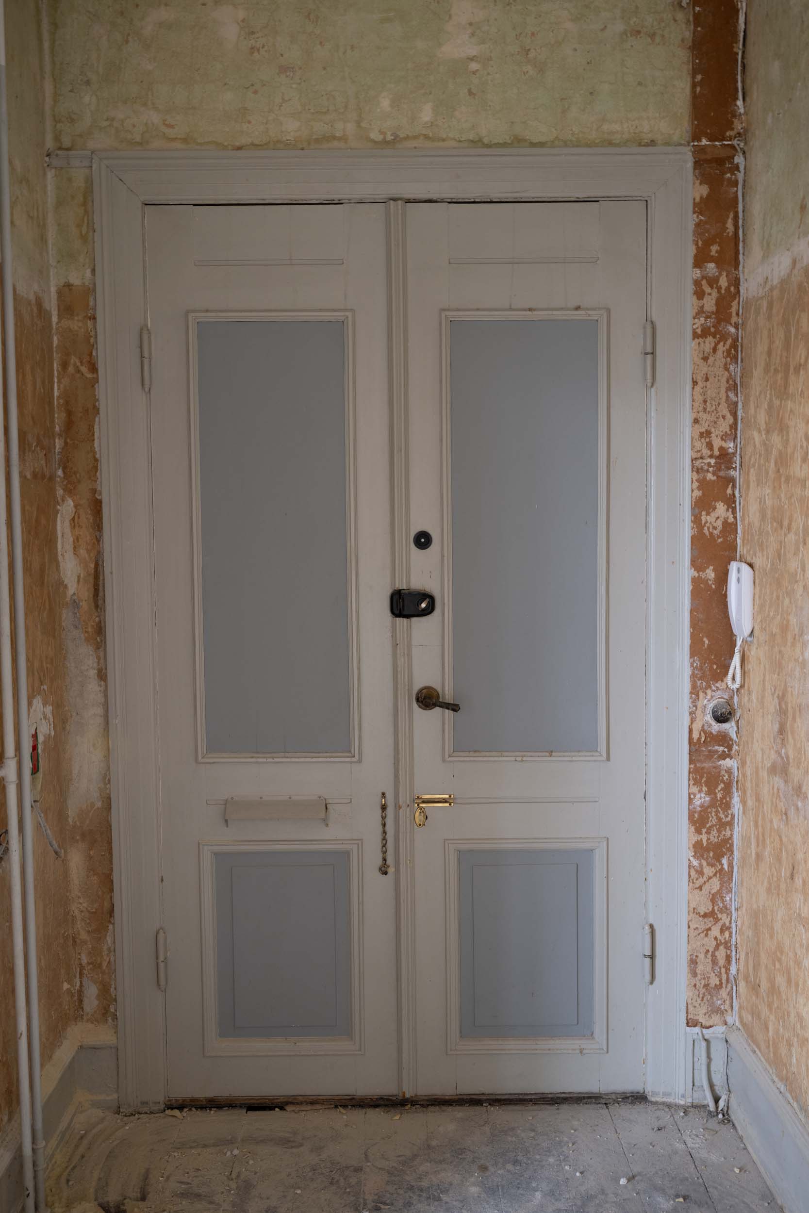 Entré mod hoveddøren før totalrenovering