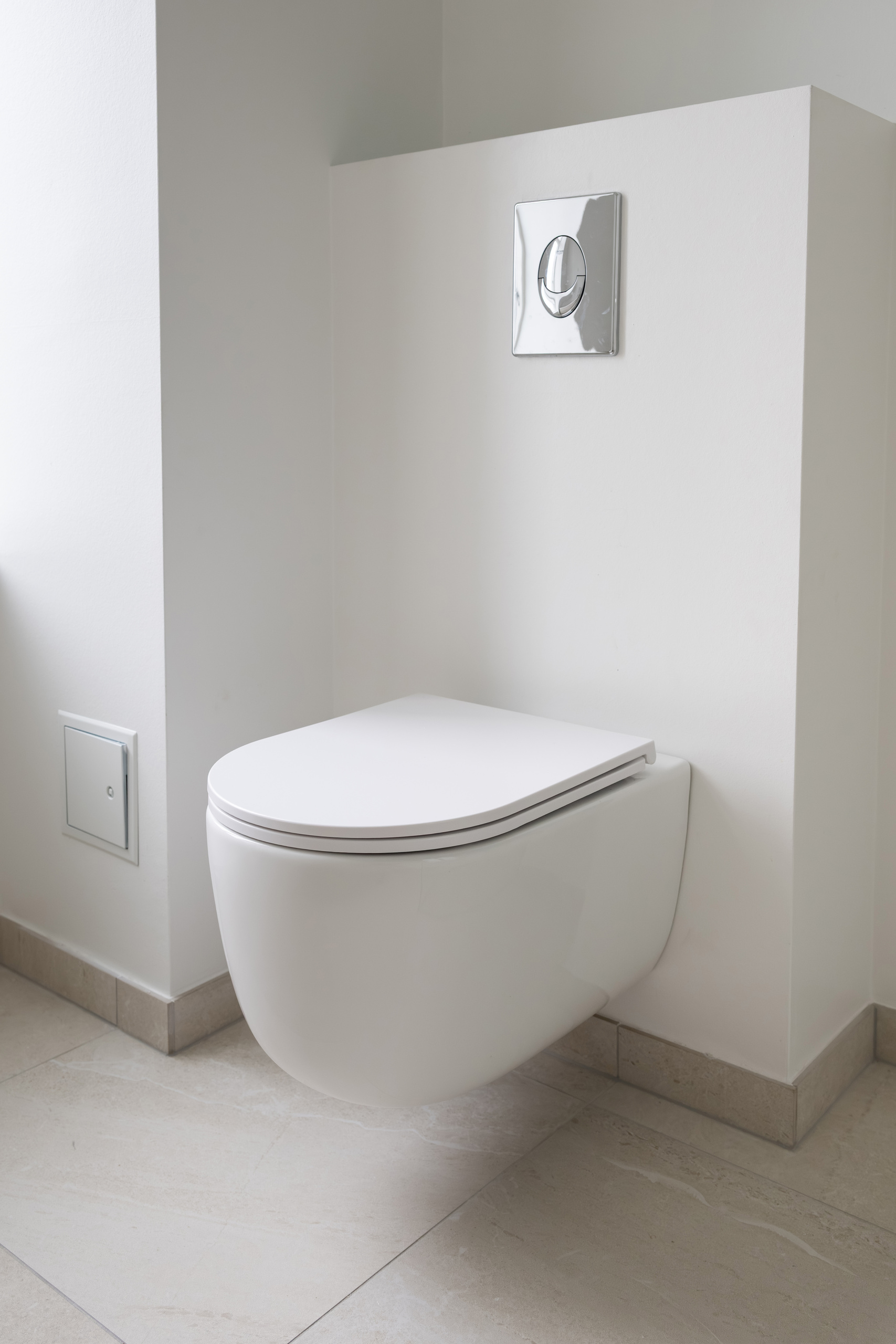 Væghængt toilet i det færdige badeværelse