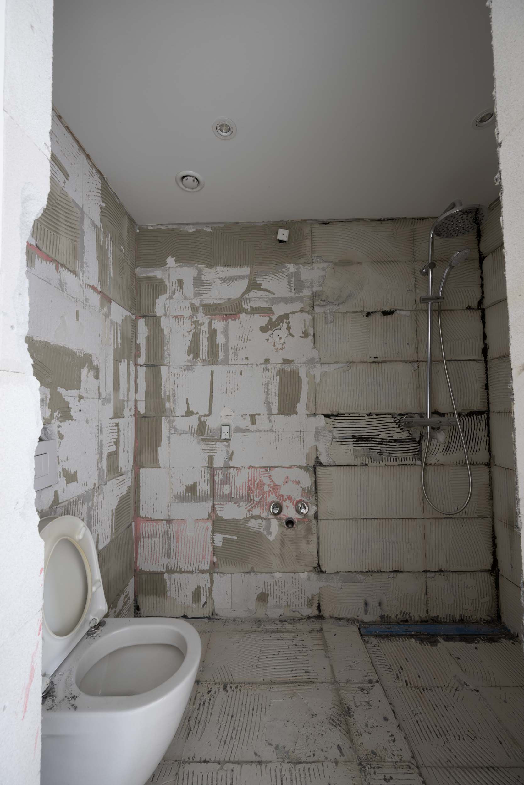 Gæstetoilet før totalrenovering
