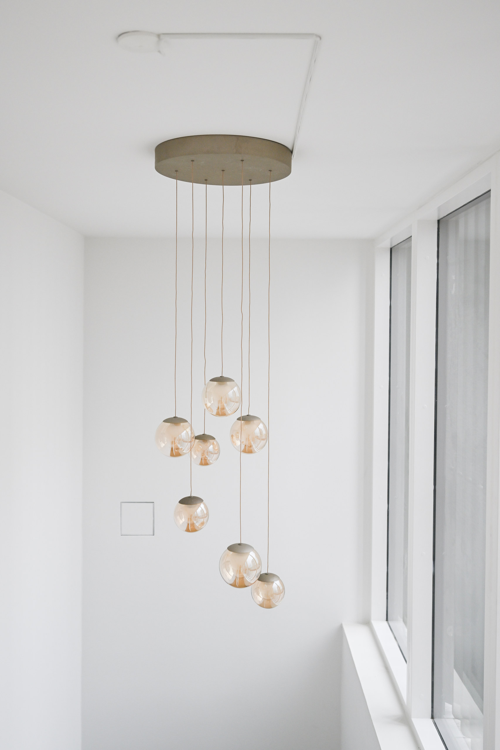 Lampe ved boligens trappe