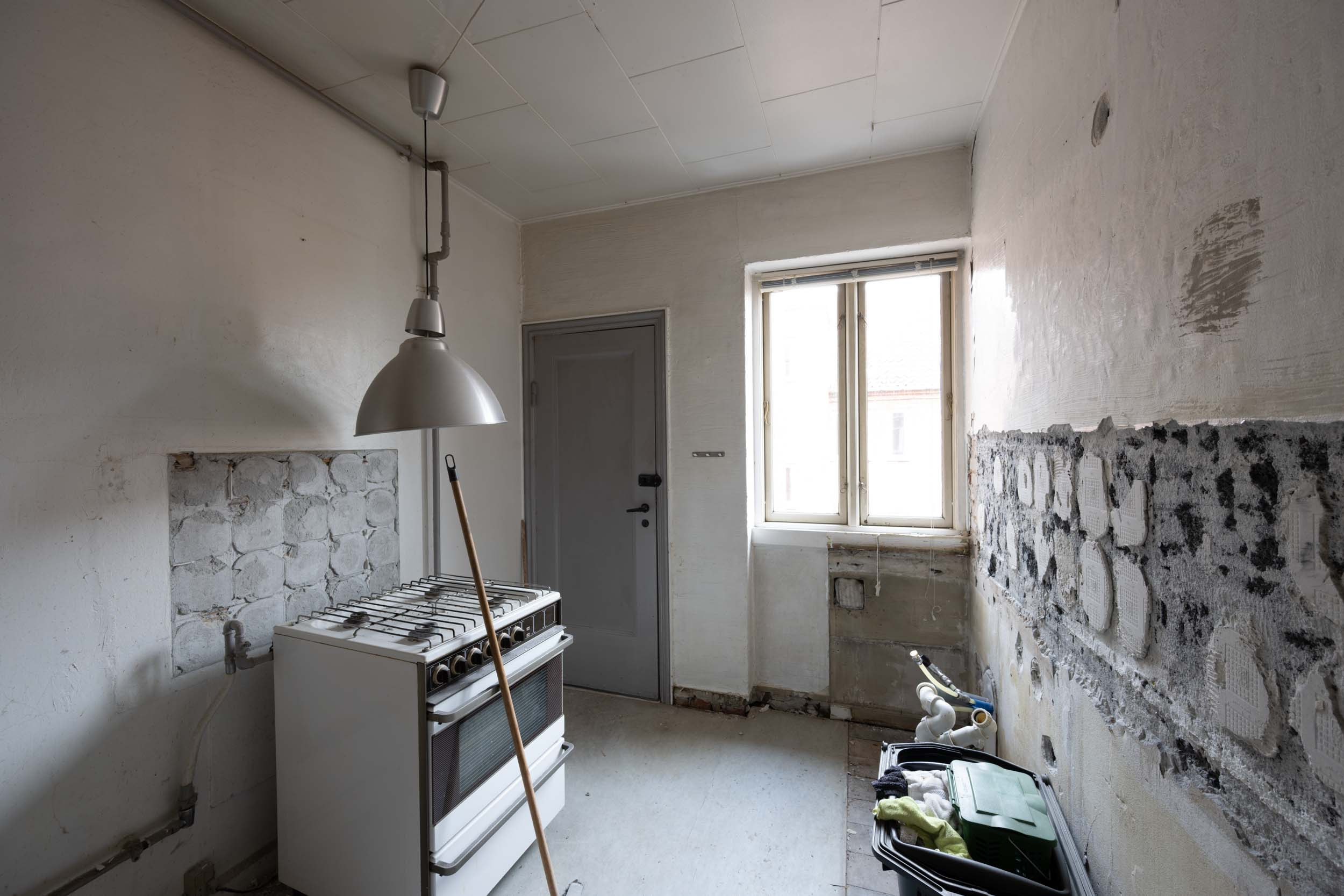 Smalt køkken før totalrenovering